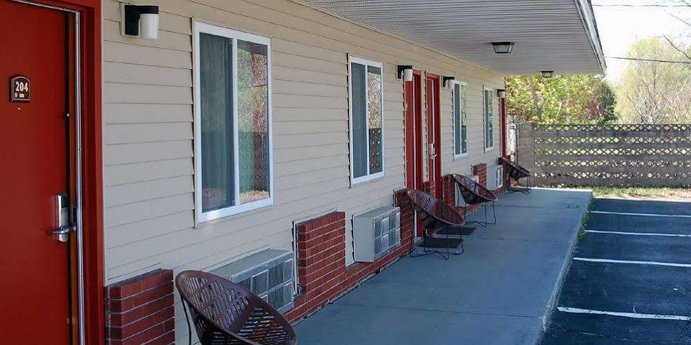 Blue Sky Inn Glens Falls-Saratoga-Lake George Eksteriør bilde