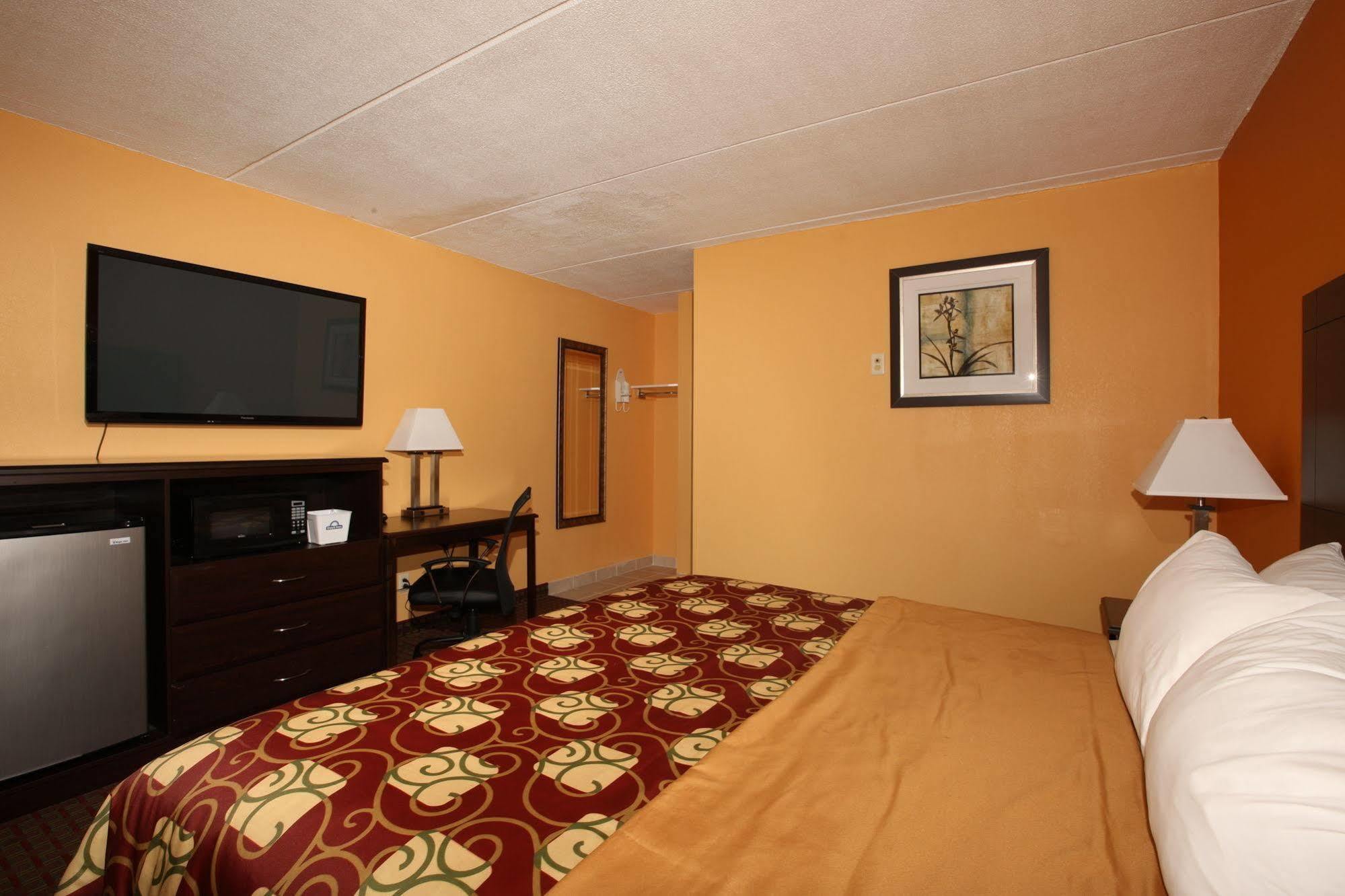 Blue Sky Inn Glens Falls-Saratoga-Lake George Eksteriør bilde