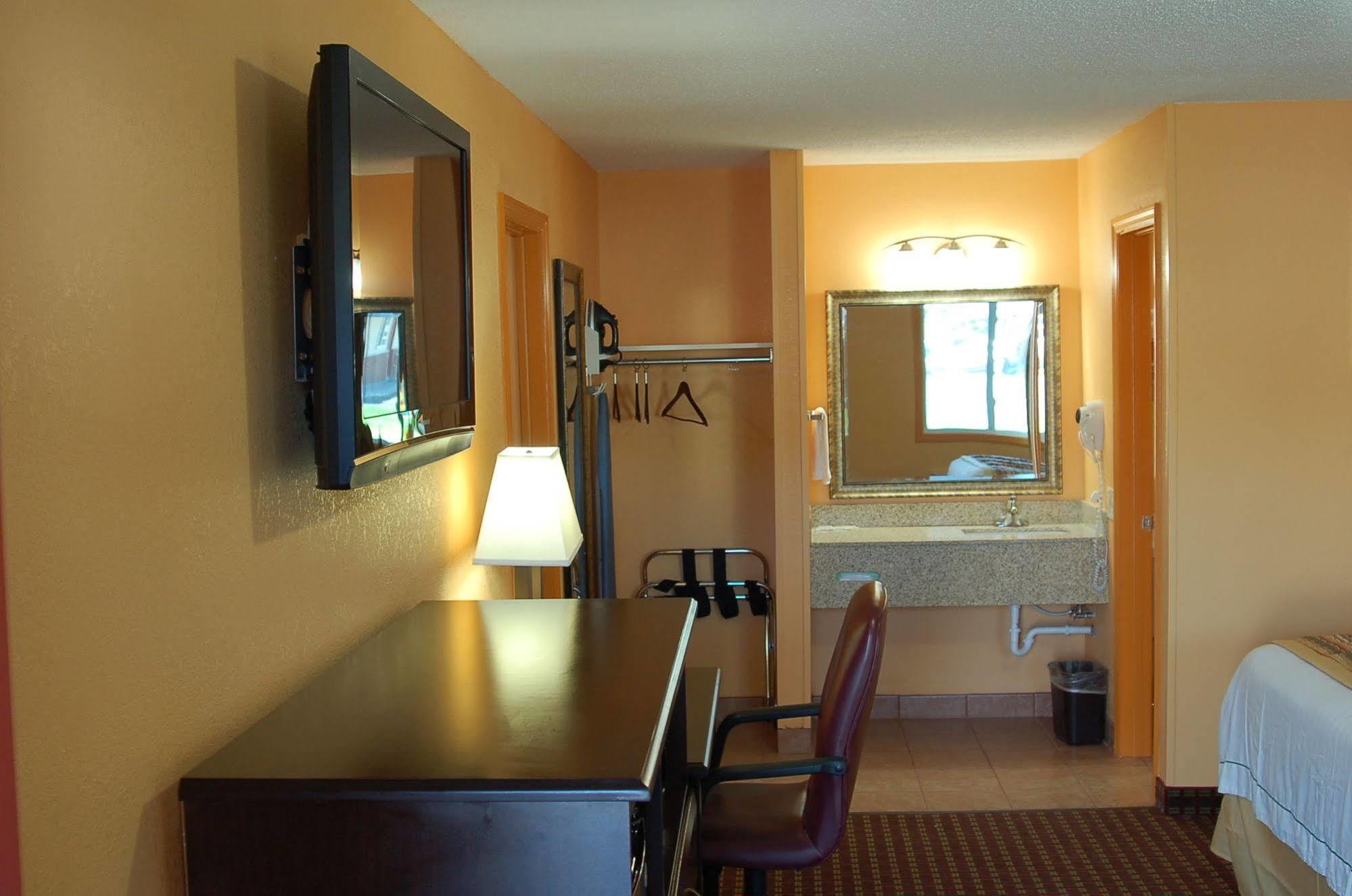 Blue Sky Inn Glens Falls-Saratoga-Lake George Eksteriør bilde